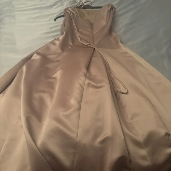 Formal dress - Picture 3 of 4